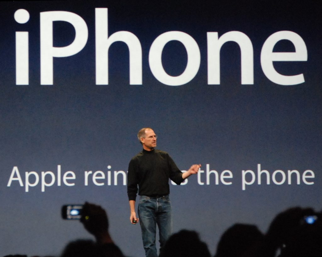 iphone-1-de-la-anunțul-unui-telefon-revoluționar-la-inovații-actuale